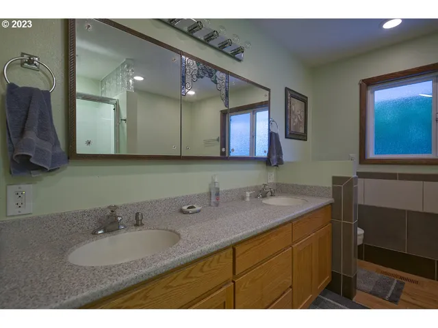 $940,000 | 24304 Northeast Richards Road, Brush Prairie, WA 98606