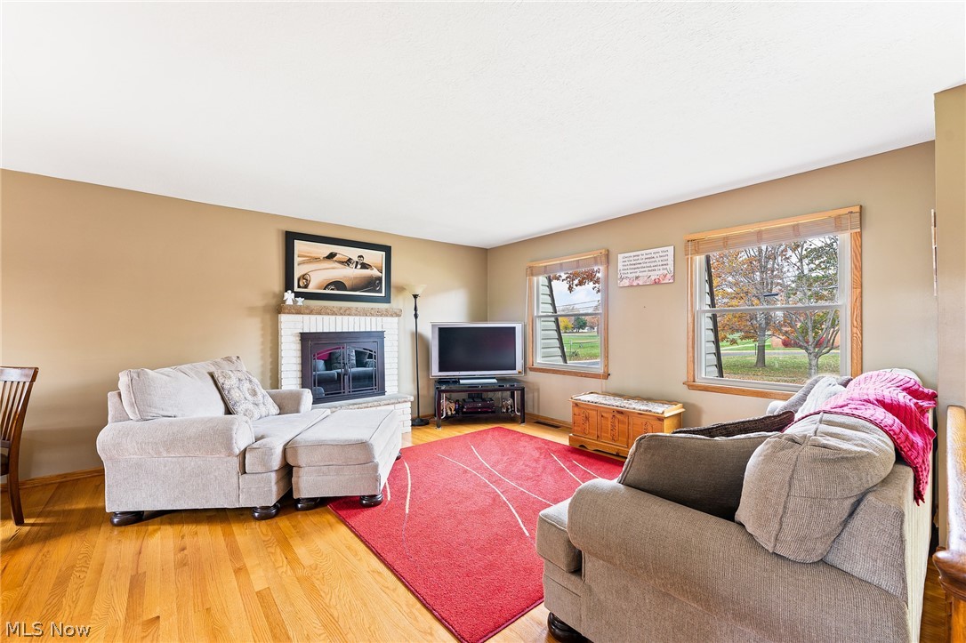 2175 Merle Road Salem, OH 44460 - Photo 4 of 24 Spacious living room
