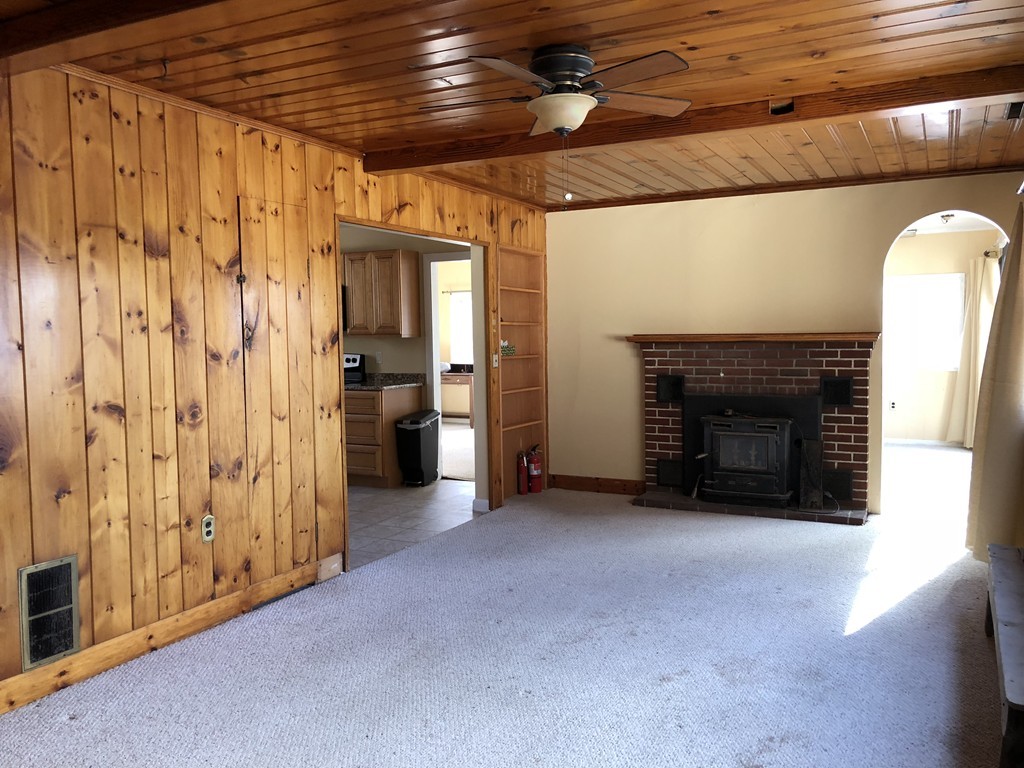 435 Townsend Harbor Road Lunenburg, MA 01462 - Photo 6 of 25 Gallery Image 6
