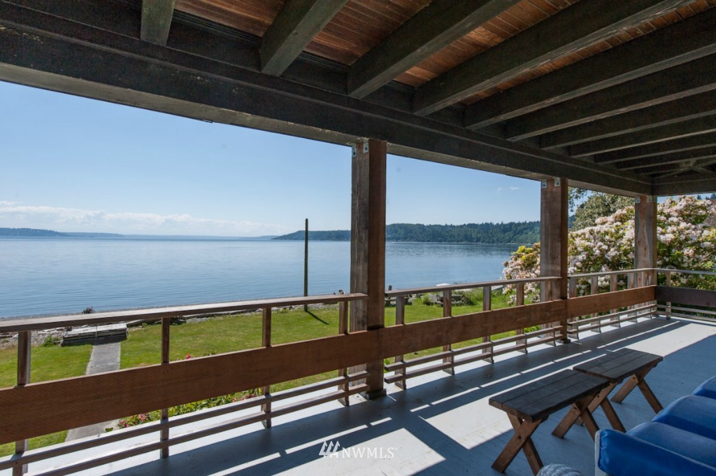 11536 Southwest Dolphin Point Road Vashon, WA 98070 - Photo 2 of 15 Gallery Image 2