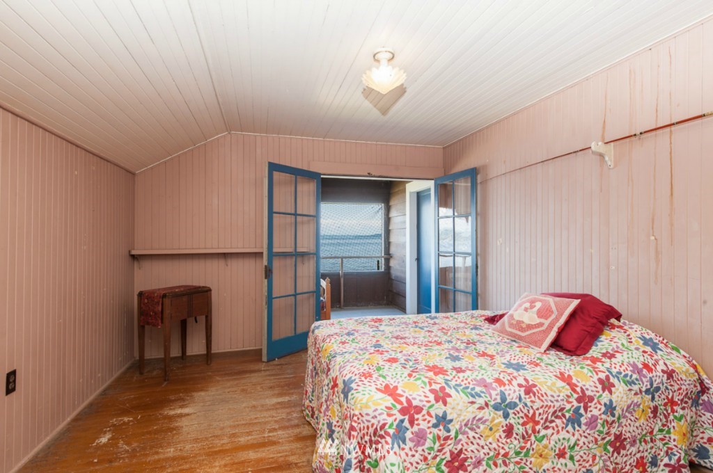 11536 Southwest Dolphin Point Road Vashon, WA 98070 - Photo 11 of 15 Gallery Image 11