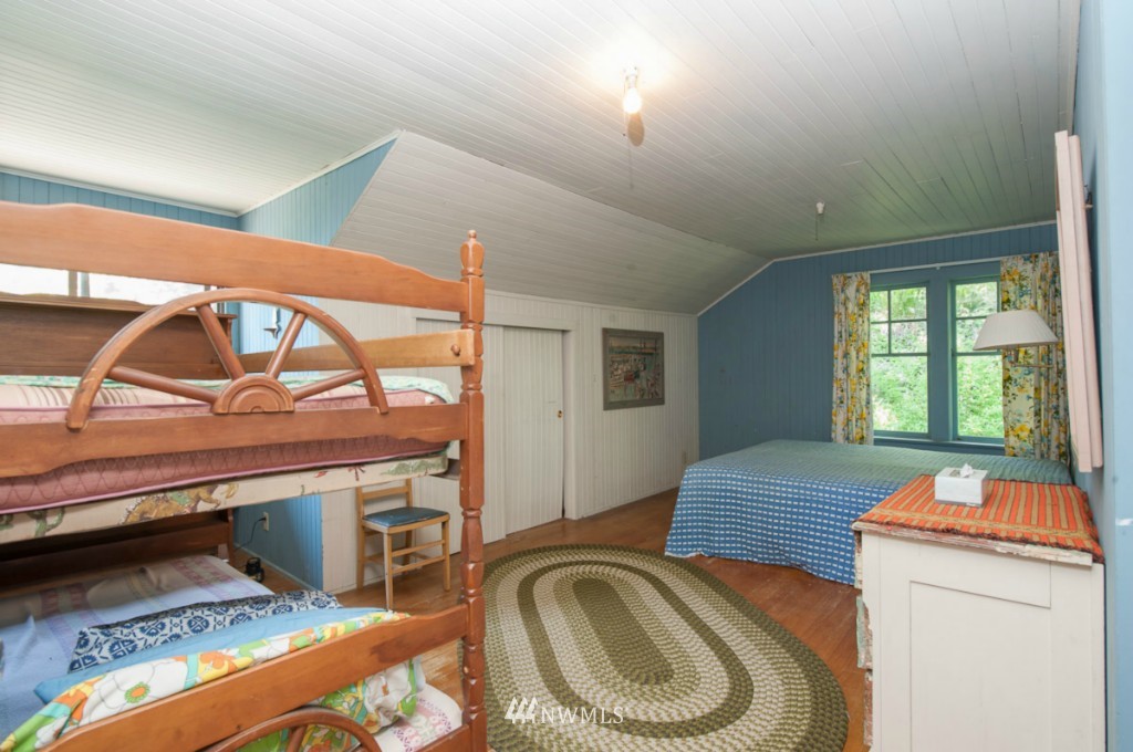 11536 Southwest Dolphin Point Road Vashon, WA 98070 - Photo 13 of 15 Gallery Image 13