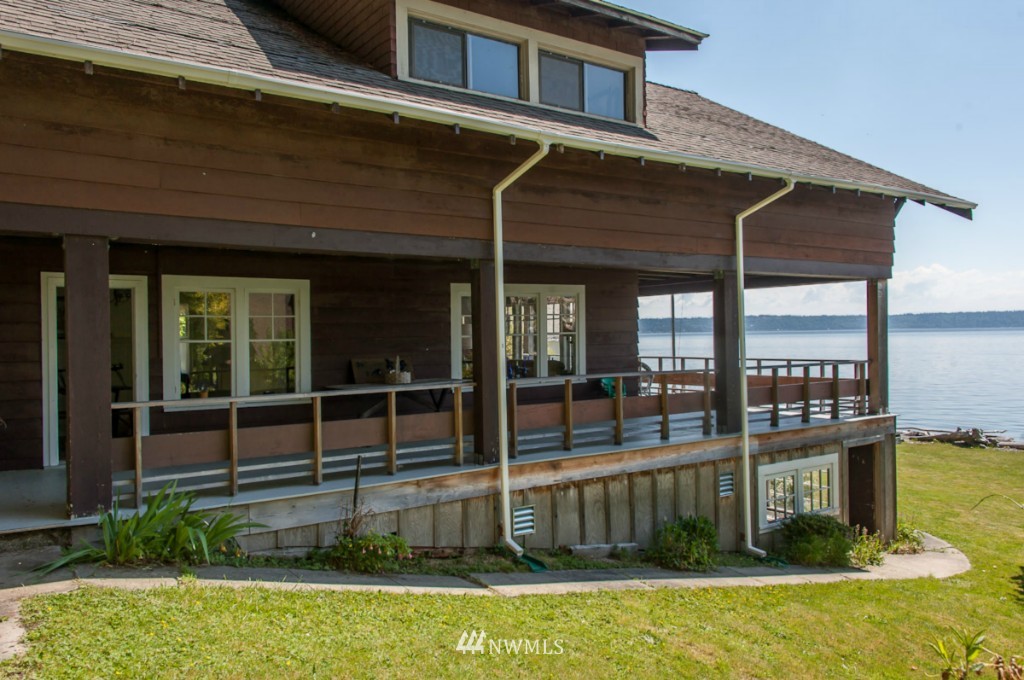 11536 Southwest Dolphin Point Road Vashon, WA 98070 - Photo 3 of 15 Gallery Image 3