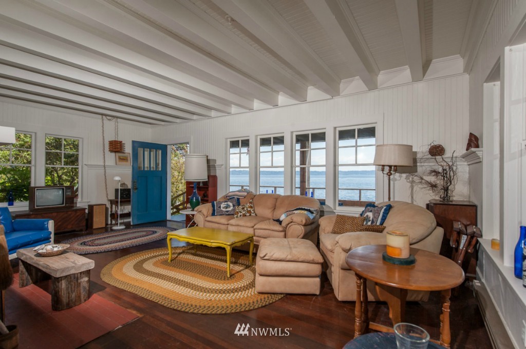 11536 Southwest Dolphin Point Road Vashon, WA 98070 - Photo 5 of 15 Gallery Image 5