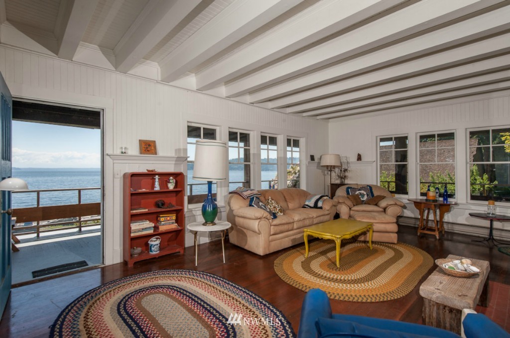11536 Southwest Dolphin Point Road Vashon, WA 98070 - Photo 6 of 15 Gallery Image 6