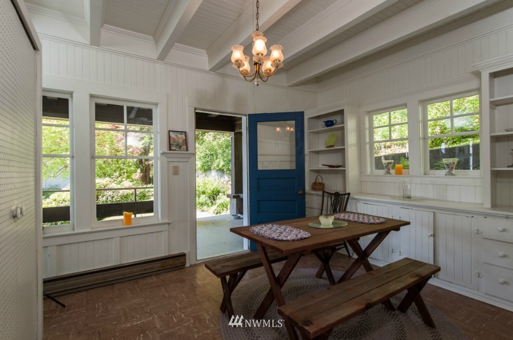 11536 Southwest Dolphin Point Road Vashon, WA 98070 - Photo 7 of 15 Gallery Image 7