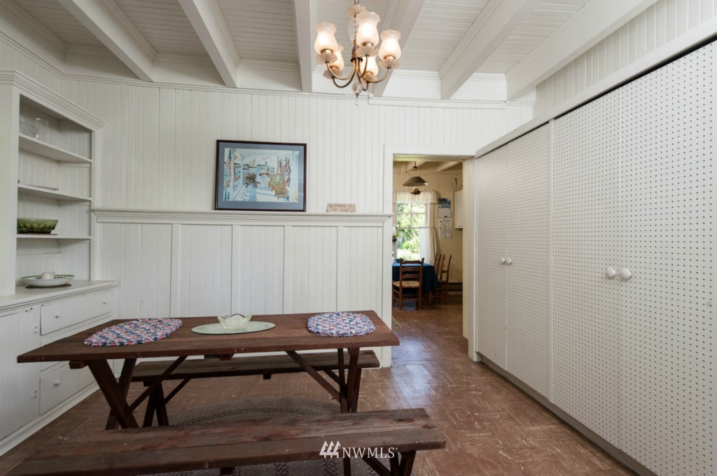 11536 Southwest Dolphin Point Road Vashon, WA 98070 - Photo 8 of 15 Gallery Image 8