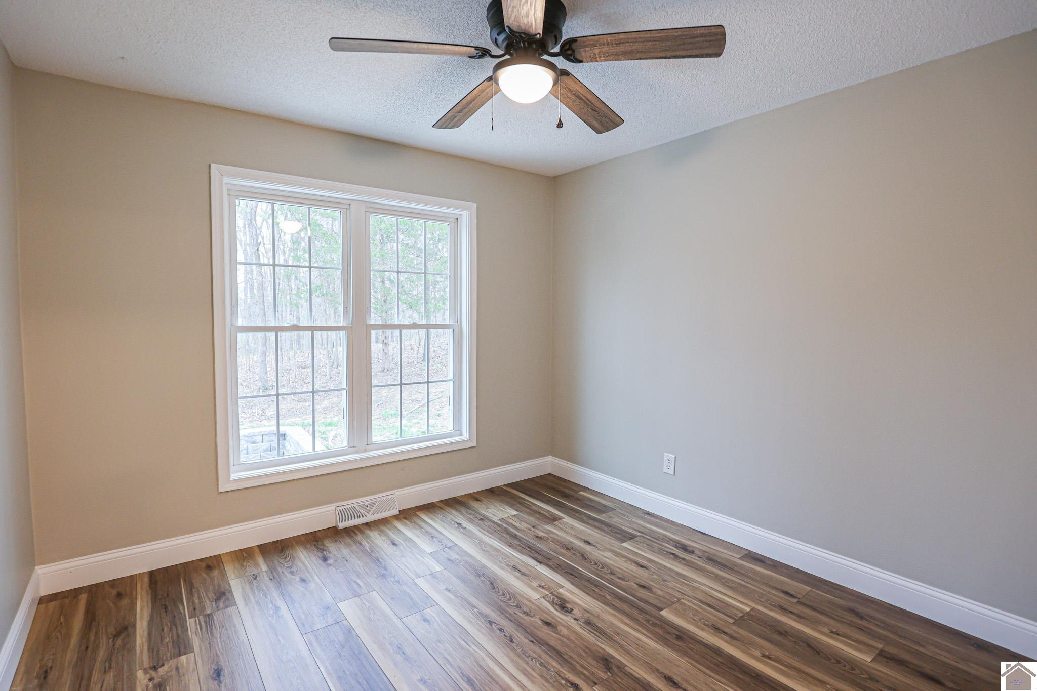 146 Mermie Road Hardin, KY 42048 - Photo 21 of 41 Guest Bedroom