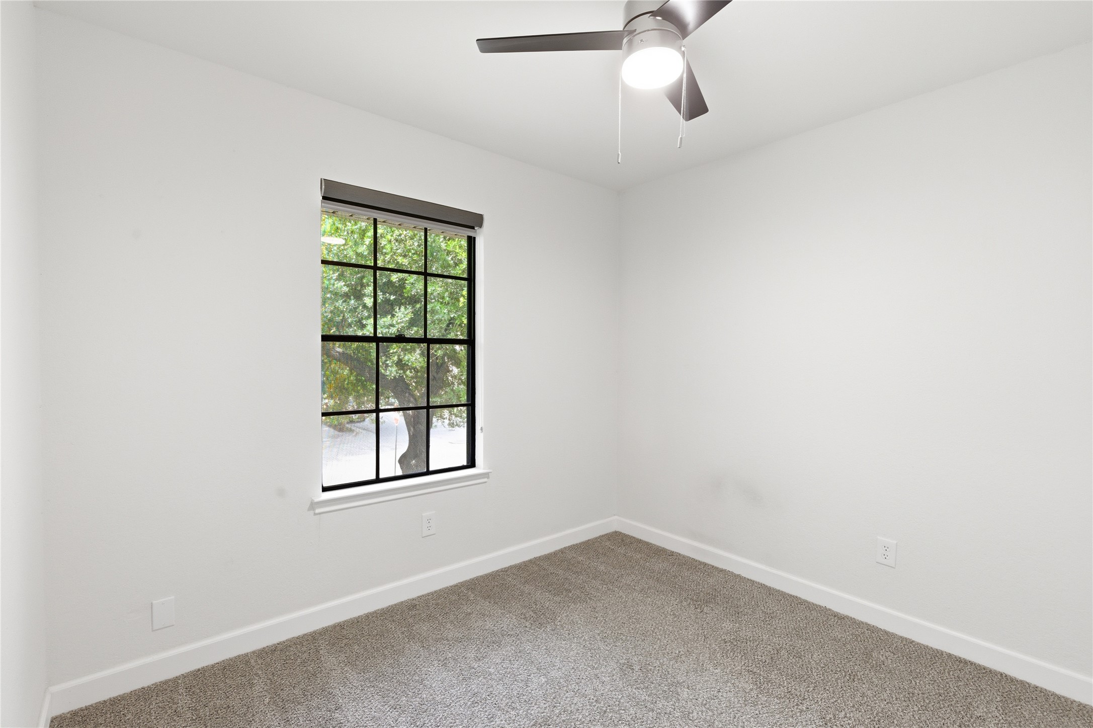 2326 Dowd Lane Austin, TX 78728 - Photo 19 of 30 an empty room with a window