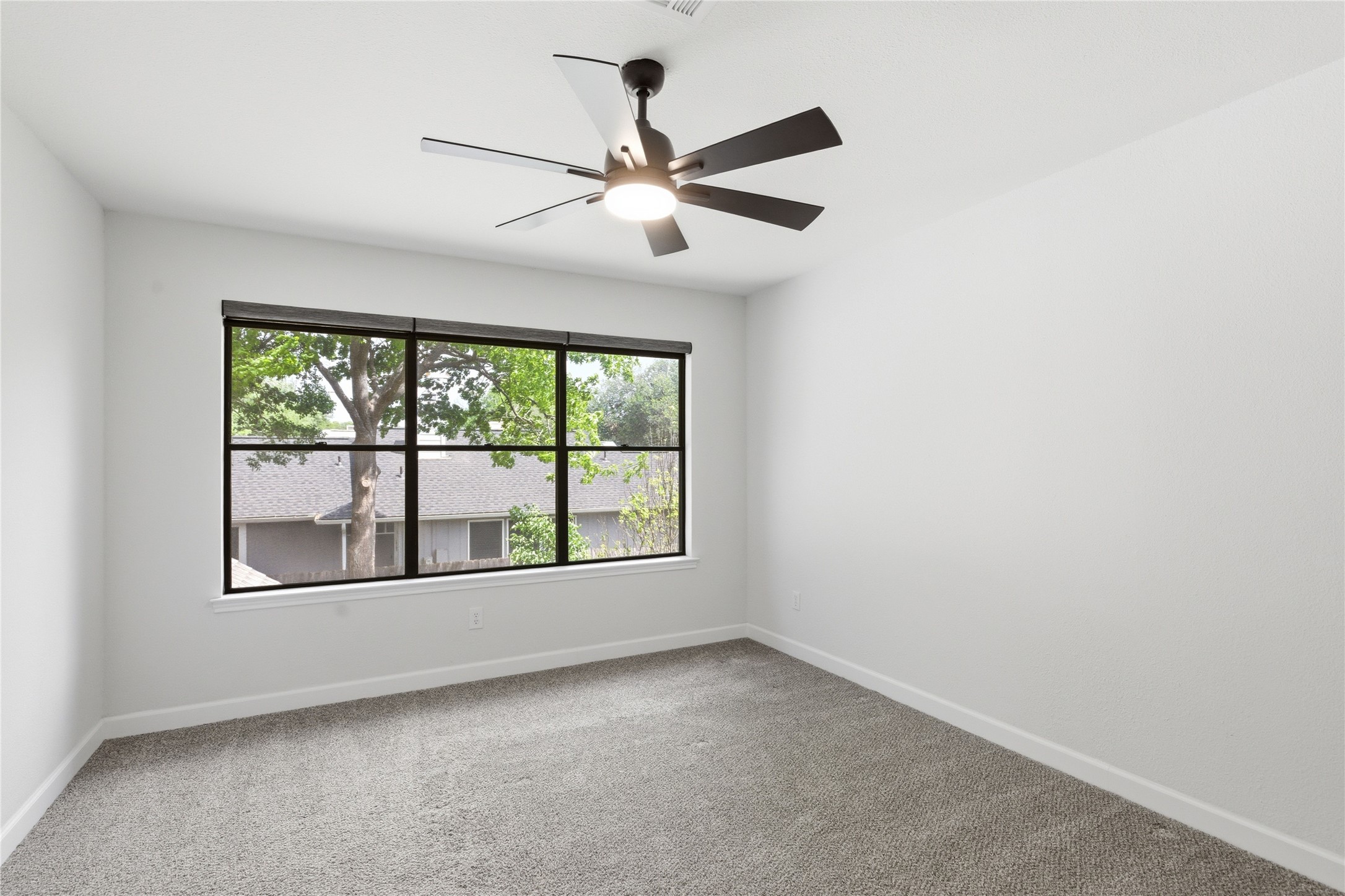 2326 Dowd Lane Austin, TX 78728 - Photo 21 of 30 an empty room with windows and ceiling fan