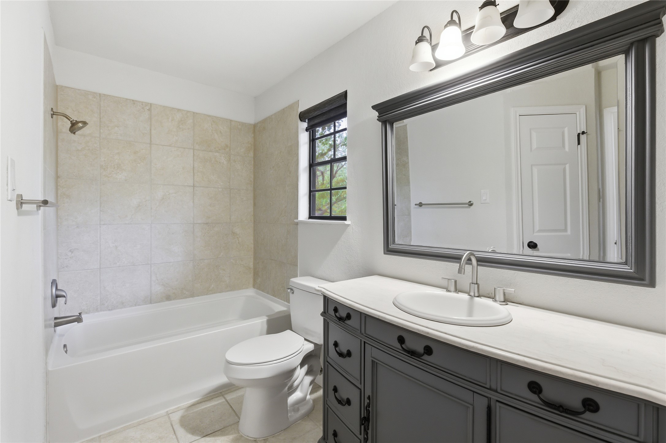 2326 Dowd Lane Austin, TX 78728 - Photo 23 of 30 a bathroom with a sink a toilet and a bathtub