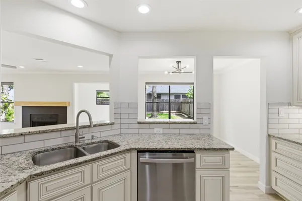 $2,100 | 2326 Dowd Lane, Austin, TX 78728