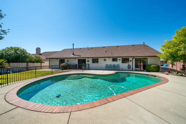 a view of an outdoor space