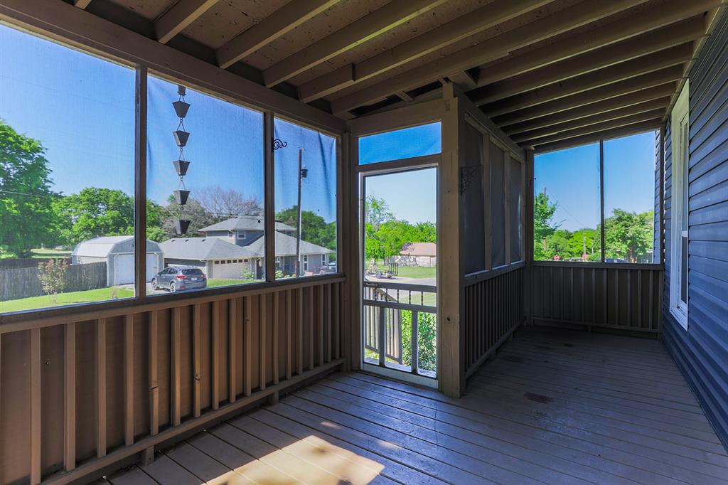 453 East Marshall Street Van Alstyne, TX 75495 - Photo 6 of 30 a view of a porch