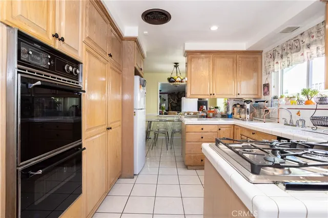 $999,999 | 12827 Covello Street, North Hollywood, CA 91605