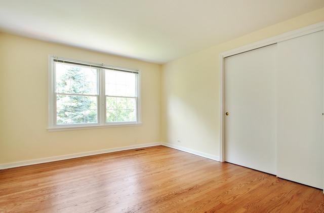 1728 Riverside Court Glenview, IL 60025 - Photo 13 of 18 an empty room with wooden floor and windows