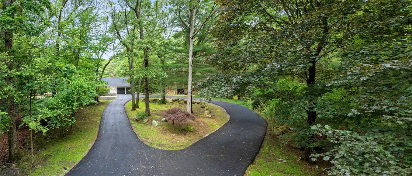 1575 Middle Road East Greenwich, RI 02818 - Photo 7 of 50 Driveway