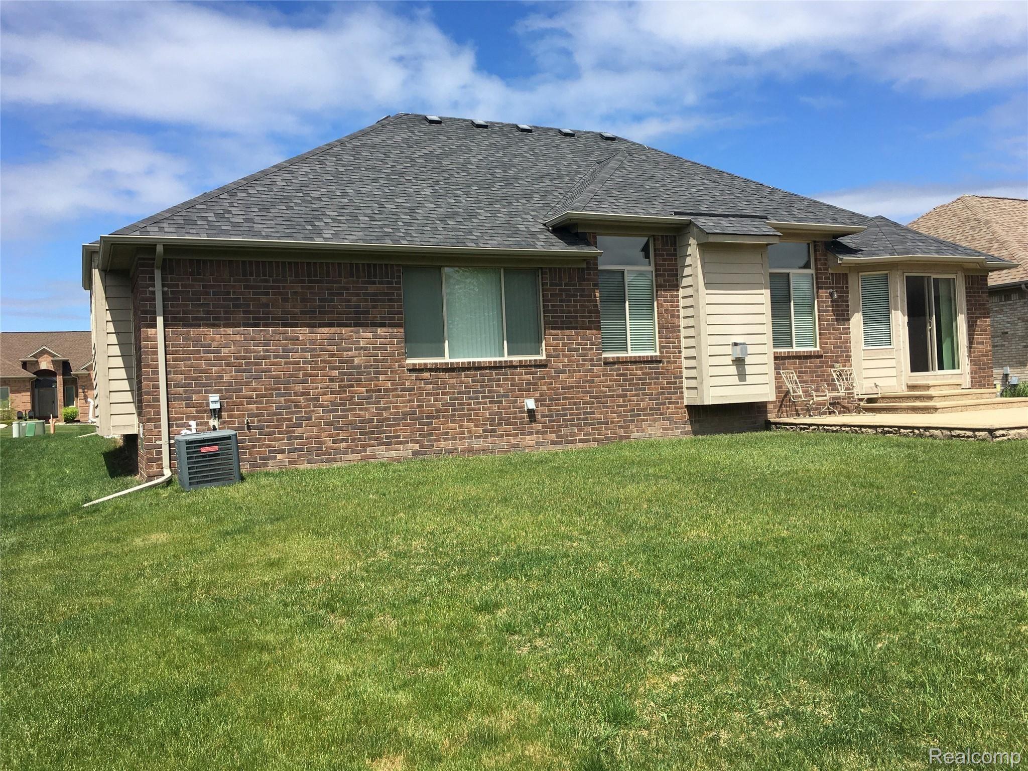16510 Moore Park Road Macomb, MI 48044 - Photo 7 of 38 Back.JPG