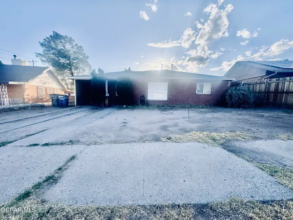 a view of a house with a yard and garage