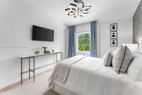 $6,799,000 | 2887 Pine Tree Drive, Miami Beach, FL 33140