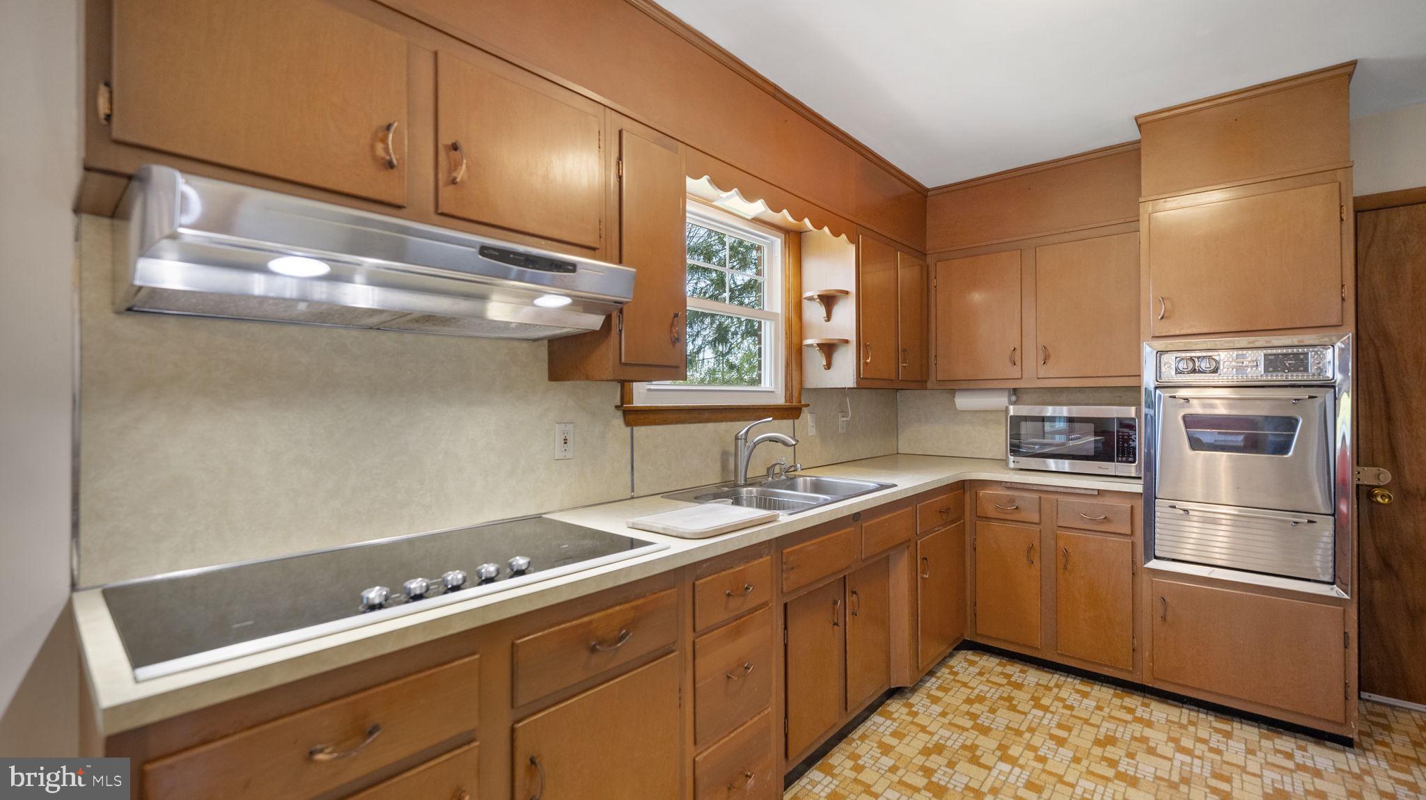 7819 Spout Spring Road Frederick, MD 21702 - Photo 23 of 64 cook top and wall oven
