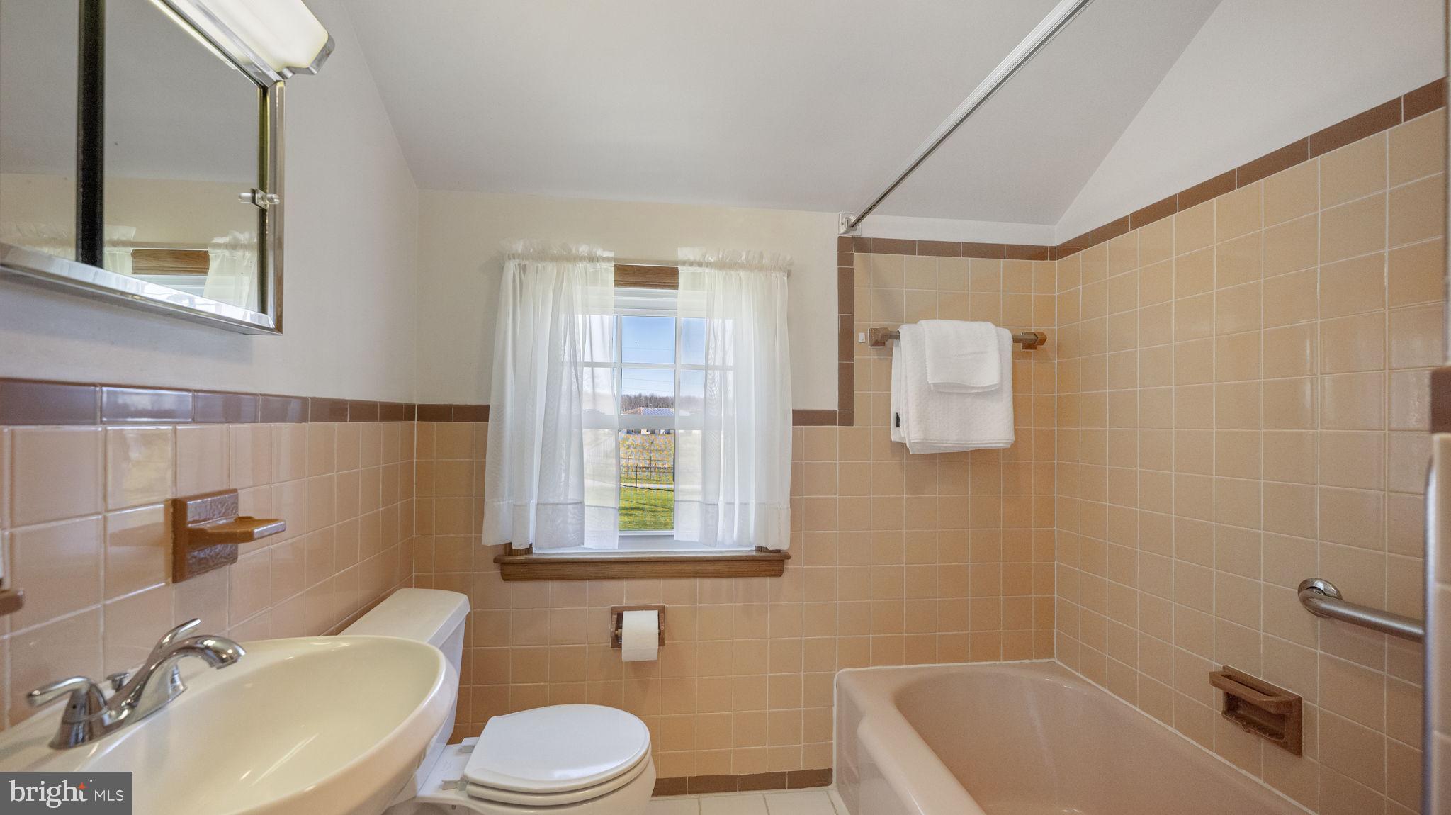 7819 Spout Spring Road Frederick, MD 21702 - Photo 40 of 64 2nd fl hall bath