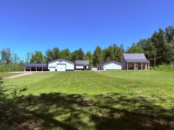 $775,000 | 5962 West 11 Mile Avenue, Bitely, MI 49309