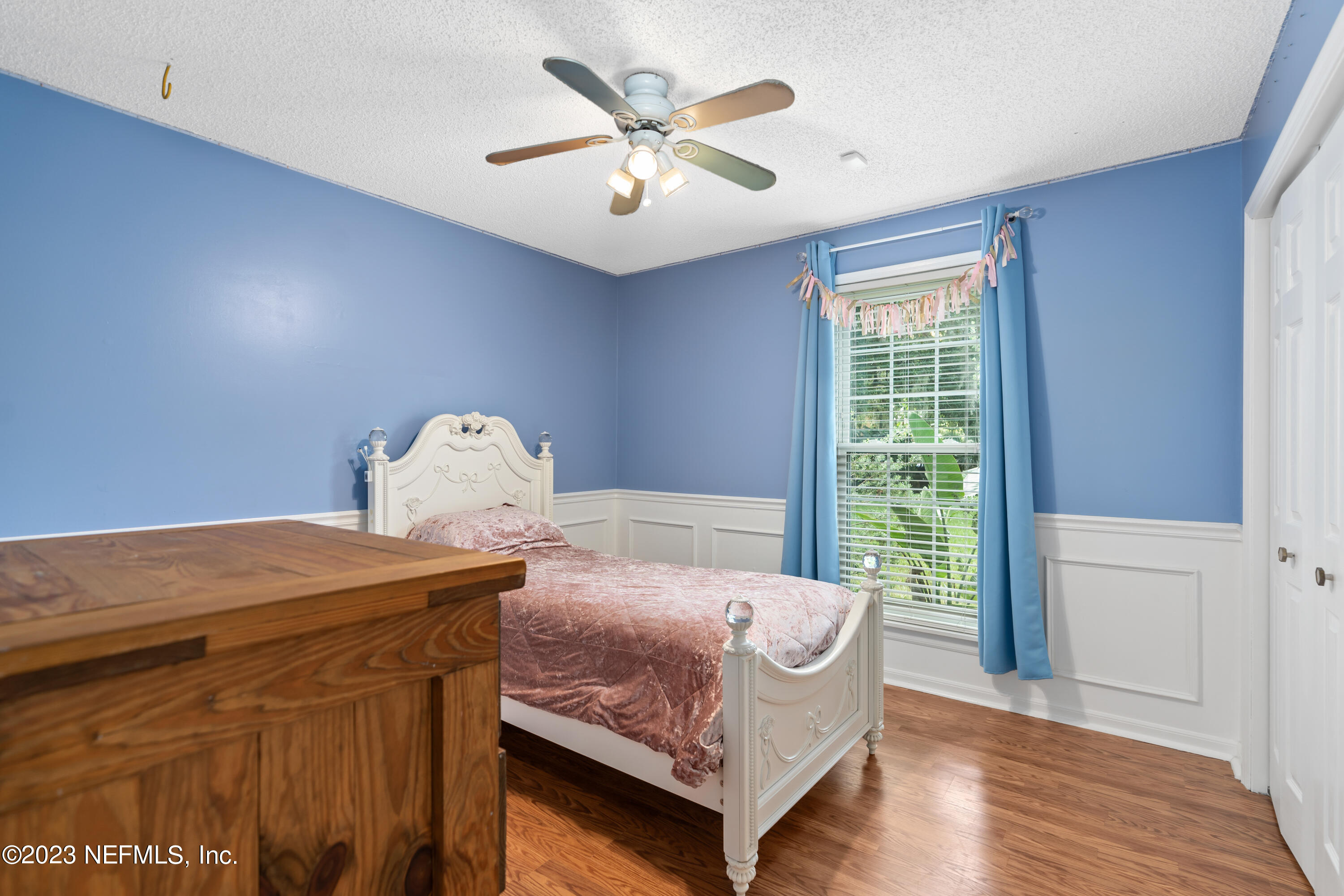 107 Heron Road St. Augustine, FL 32086 - Photo 18 of 39 a bedroom with a bed and a large window