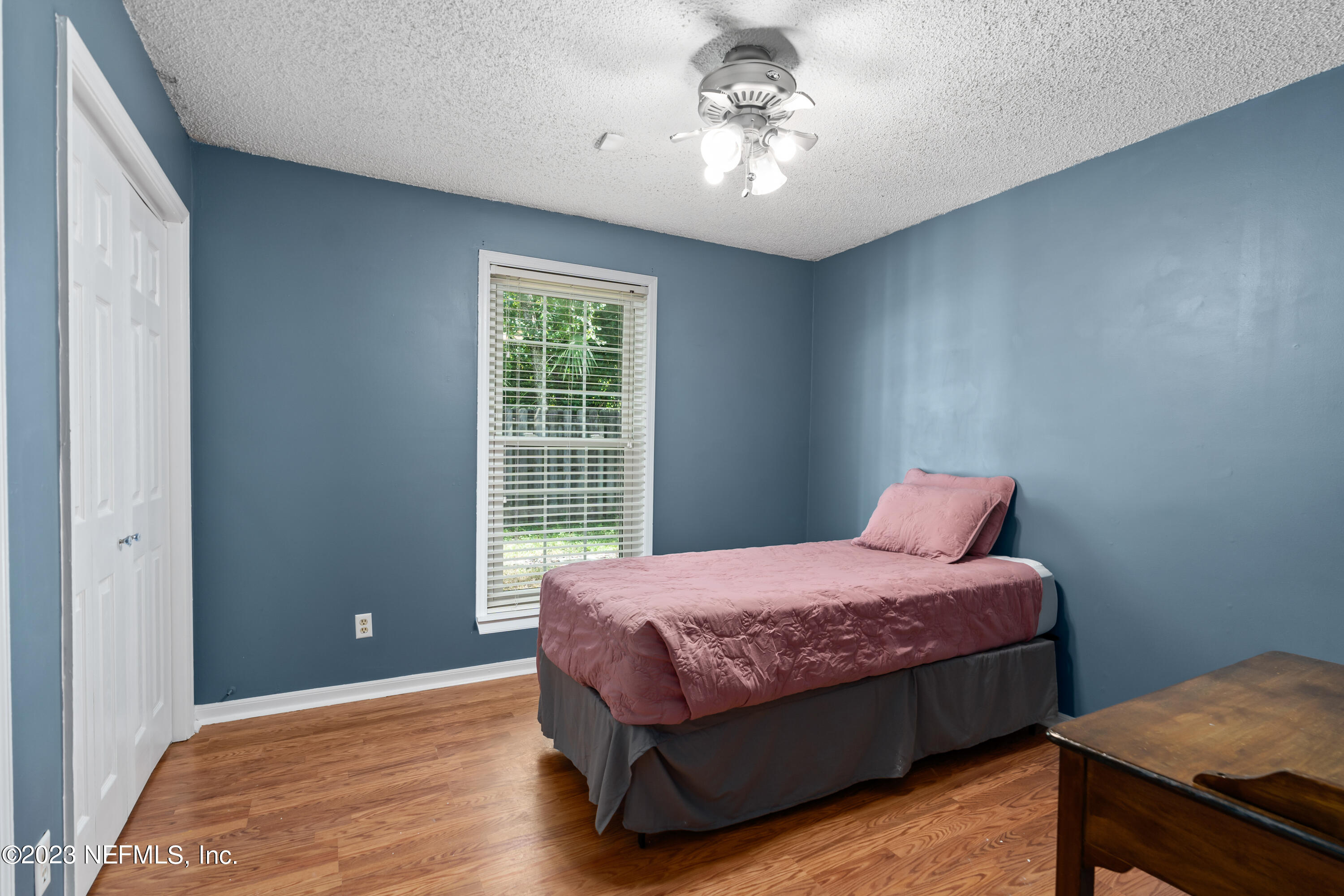 107 Heron Road St. Augustine, FL 32086 - Photo 20 of 39 a bedroom with a bed and a window