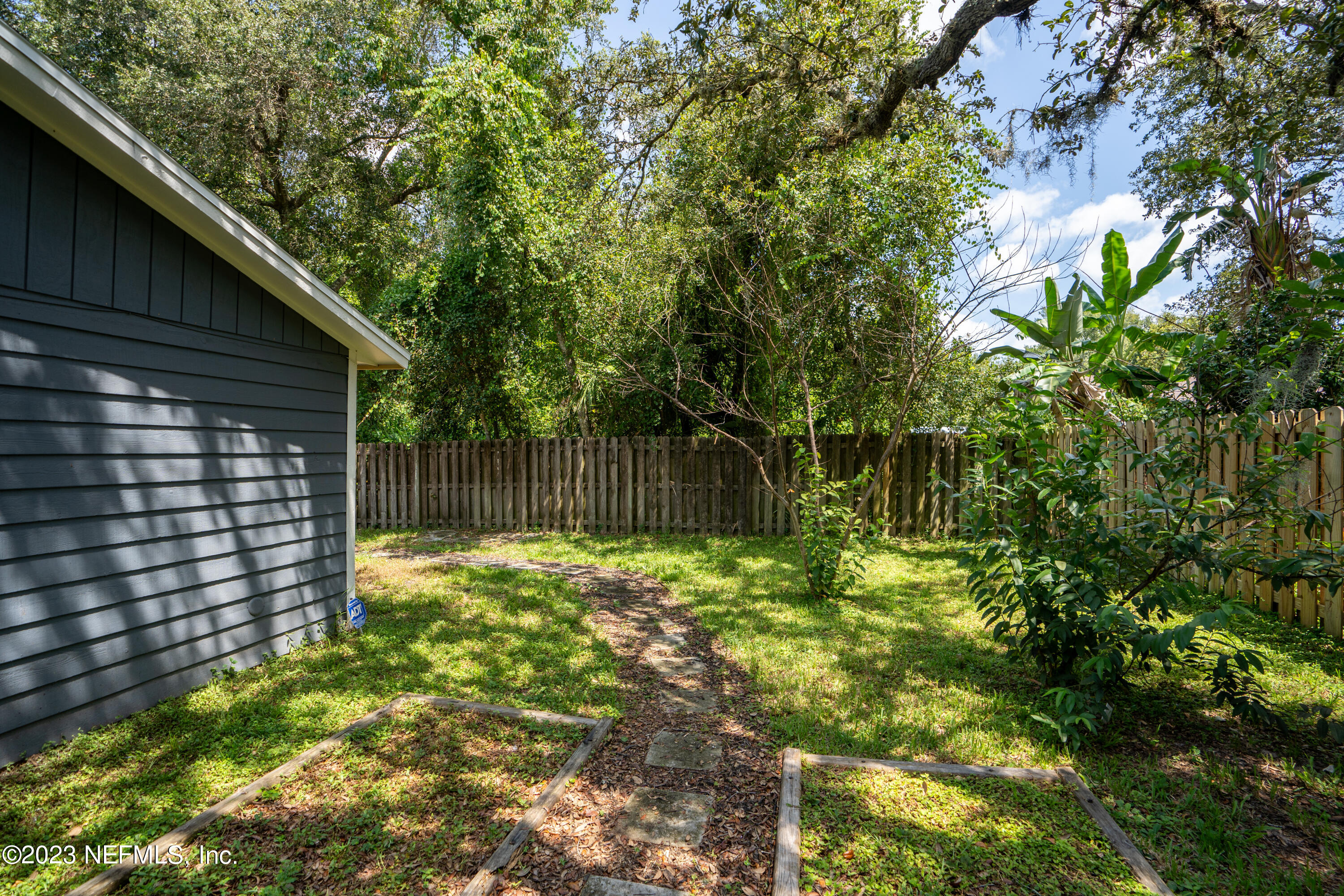 107 Heron Road St. Augustine, FL 32086 - Photo 27 of 39 a backyard of a house