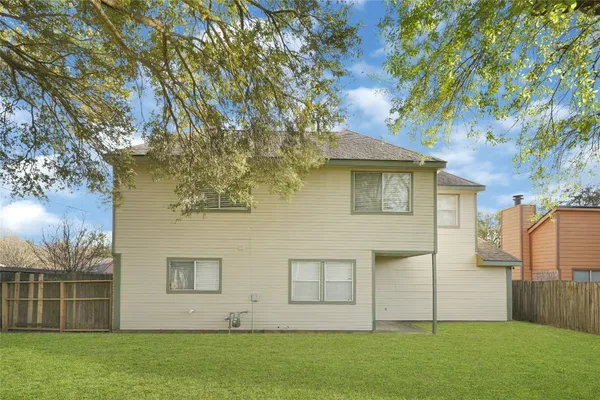 a view of front of house with a yard