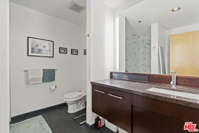 $699,999 | 1111 South Grand Avenue, Unit 716, Los Angeles, CA 90015