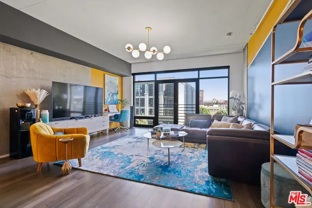 $699,999 | 1111 South Grand Avenue, Unit 716, Los Angeles, CA 90015