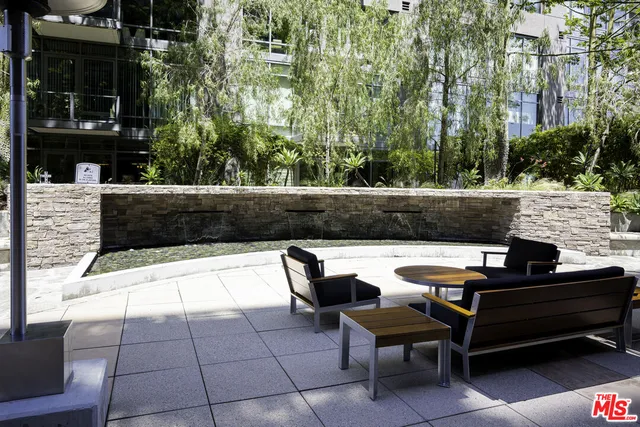 $699,999 | 1111 South Grand Avenue, Unit 716, Los Angeles, CA 90015