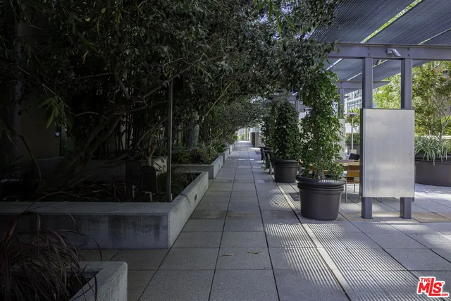 $699,999 | 1111 South Grand Avenue, Unit 716, Los Angeles, CA 90015