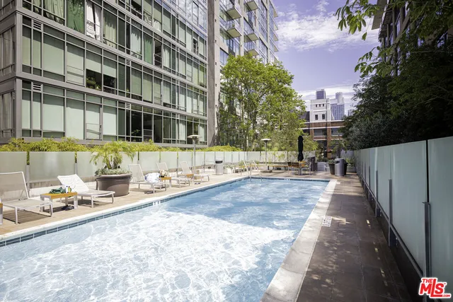 $699,999 | 1111 South Grand Avenue, Unit 716, Los Angeles, CA 90015