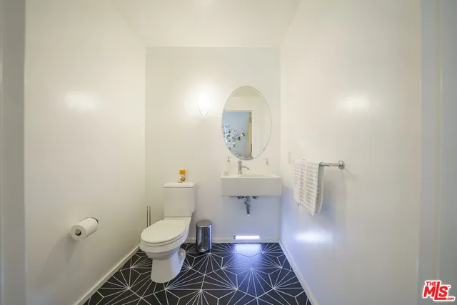 $699,999 | 1111 South Grand Avenue, Unit 716, Los Angeles, CA 90015