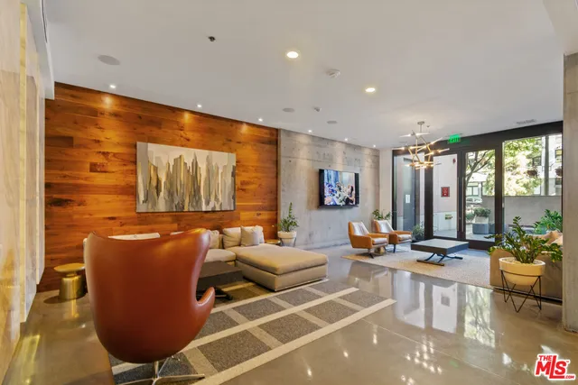 $699,999 | 1111 South Grand Avenue, Unit 716, Los Angeles, CA 90015