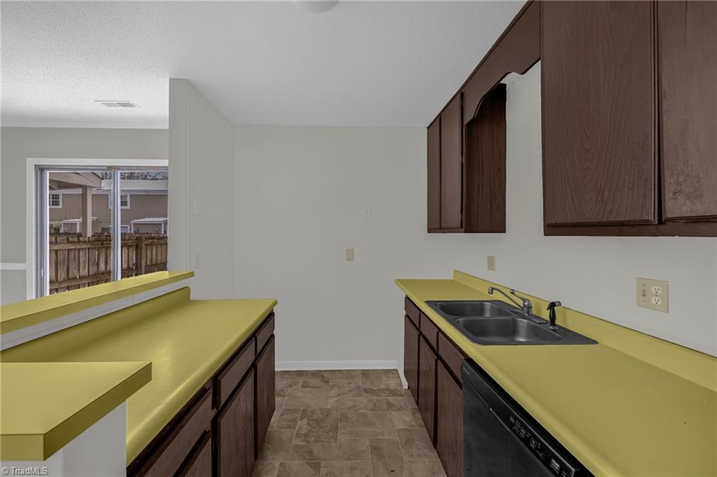 5735 Bramblegate Road, Unit G Greensboro, NC 27409 - Photo 16 of 33 Gallery Image 16