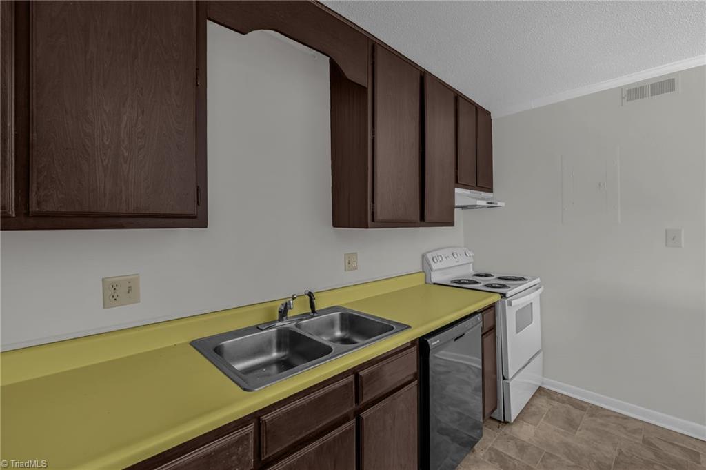 5735 Bramblegate Road, Unit G Greensboro, NC 27409 - Photo 18 of 33 Gallery Image 18
