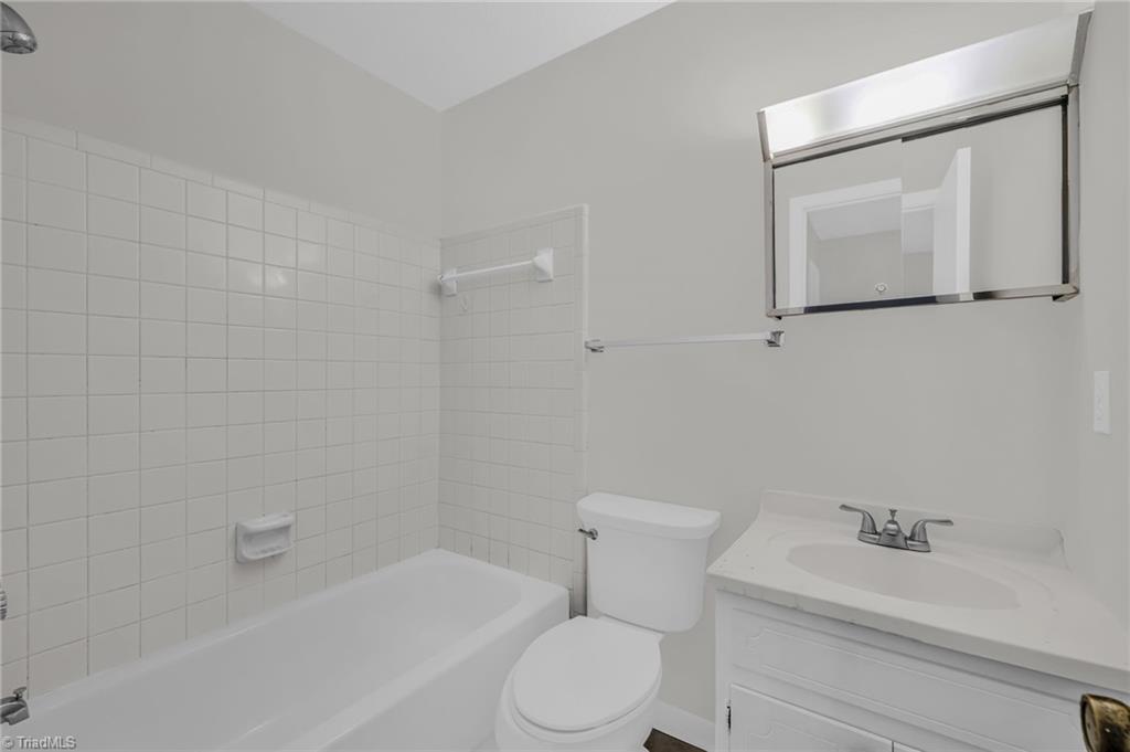 5735 Bramblegate Road, Unit G Greensboro, NC 27409 - Photo 22 of 33 Gallery Image 22
