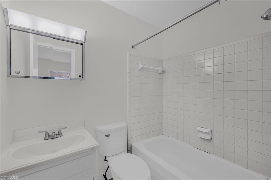 5735 Bramblegate Road, Unit G Greensboro, NC 27409 - Photo 26 of 33 Gallery Image 26
