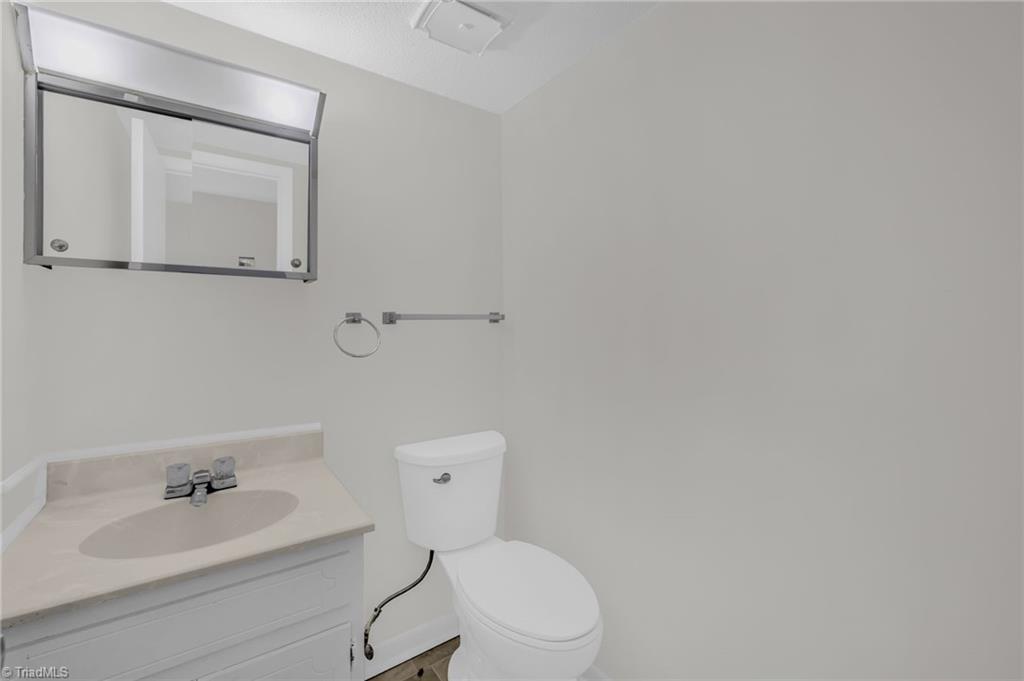 5735 Bramblegate Road, Unit G Greensboro, NC 27409 - Photo 9 of 33 Gallery Image 9