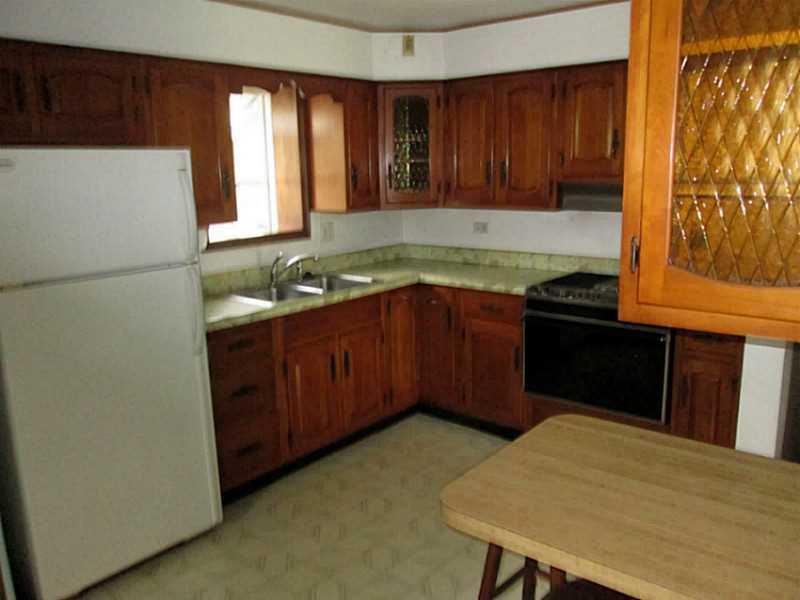 16 Bellview Drive McKees Rocks, PA 15136 - Photo 3 of 17 Kitchen.