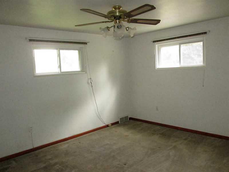 16 Bellview Drive McKees Rocks, PA 15136 - Photo 8 of 17 Master Bedroom.