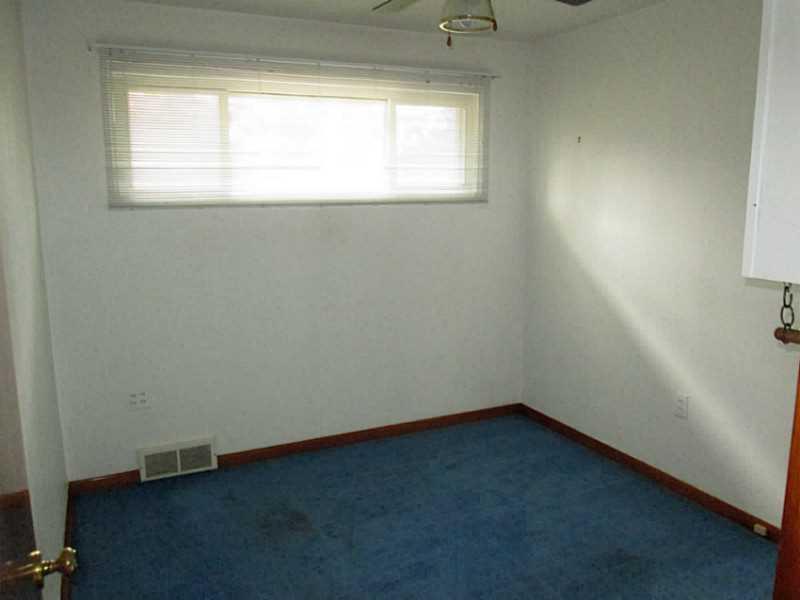 16 Bellview Drive McKees Rocks, PA 15136 - Photo 10 of 17 Bedroom.