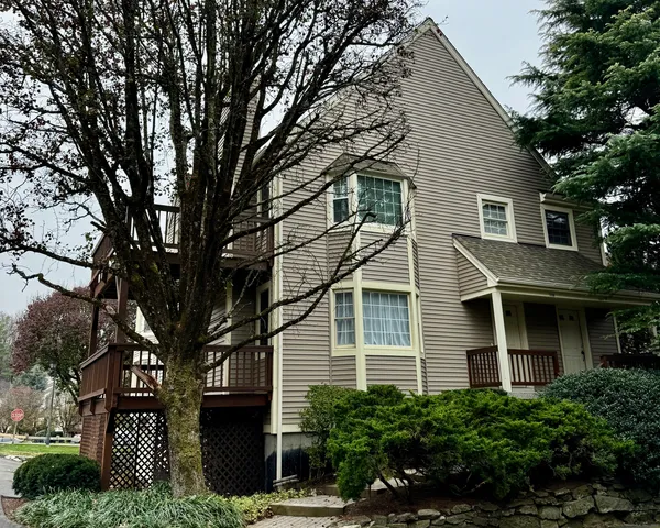 $2,500 | 1118 Foxboro Drive, Unit 1118, Norwalk, CT 06851