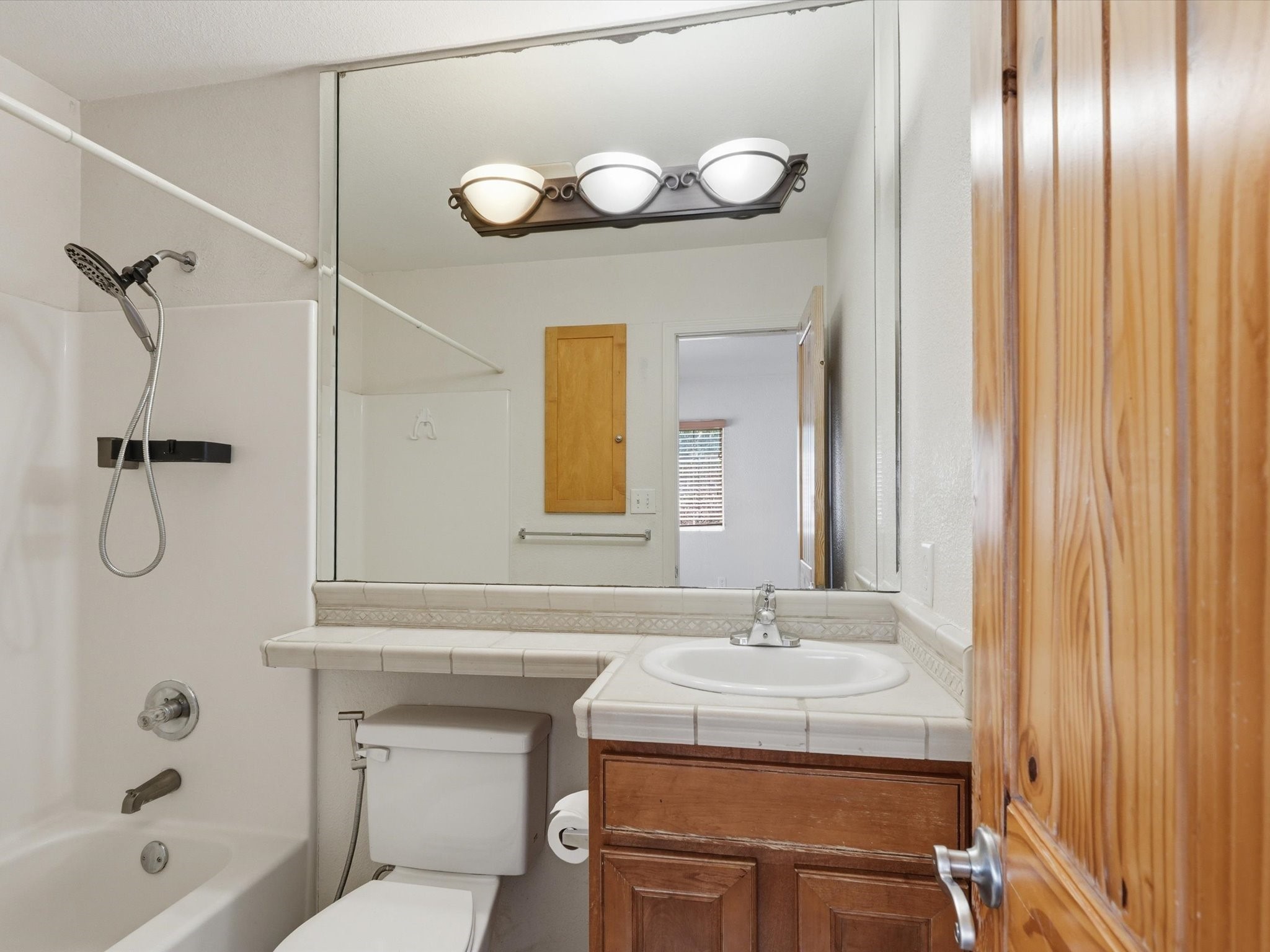 2210 Miguel Chavez Road, Unit 411 Santa Fe, NM 87505 - Photo 24 of 59 Attached bathroom of the primary bedroom