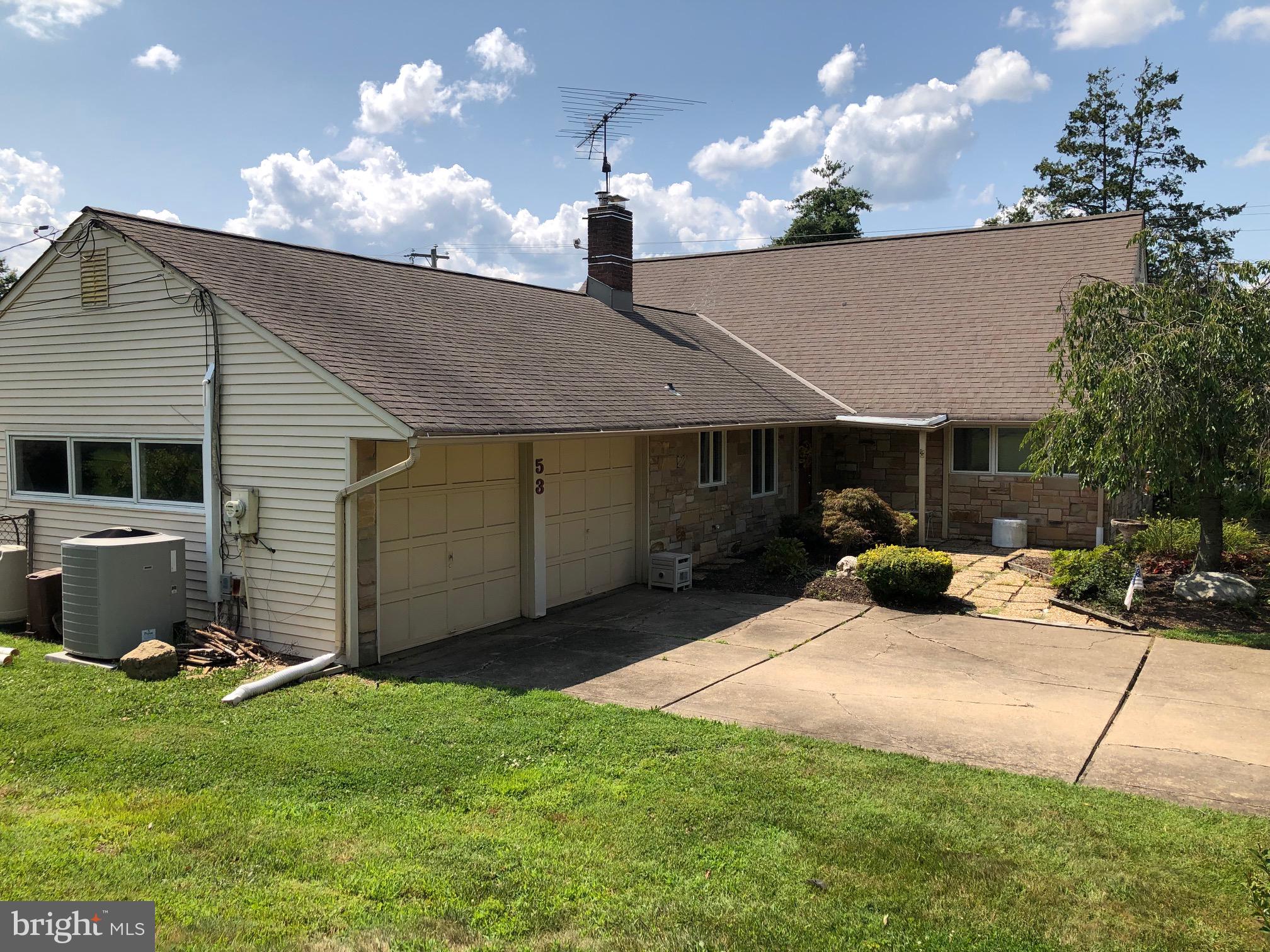 53 Falcon Road Levittown, PA 19056 - Photo 2 of 37