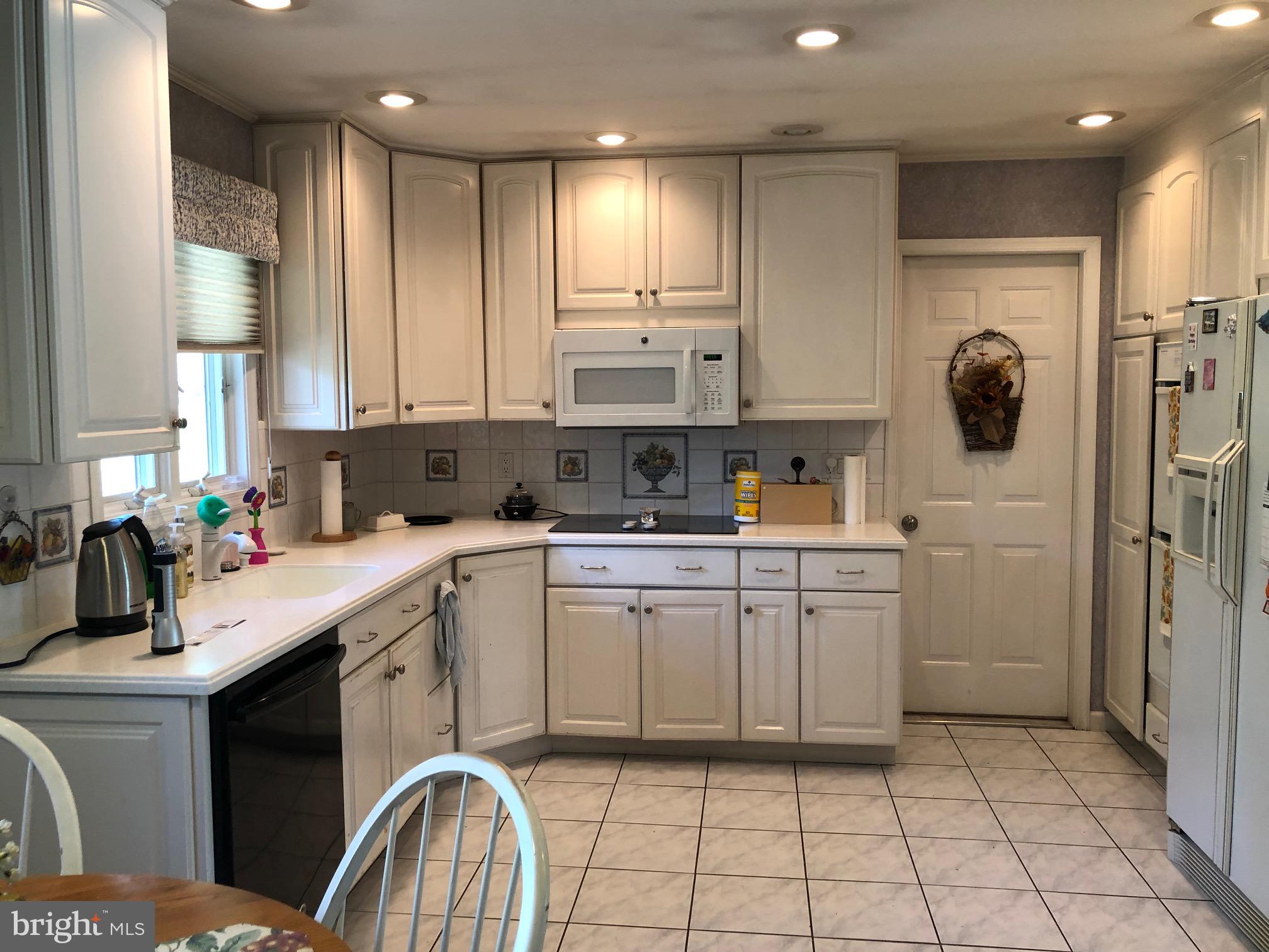 53 Falcon Road Levittown, PA 19056 - Photo 14 of 37